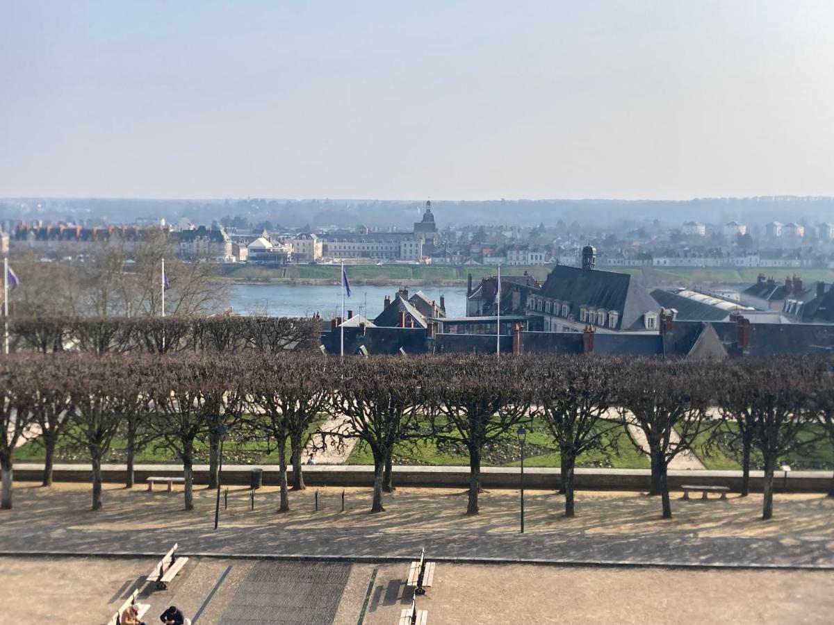 Un Sejour Royal Au Calme Lägenhet Blois Exteriör bild