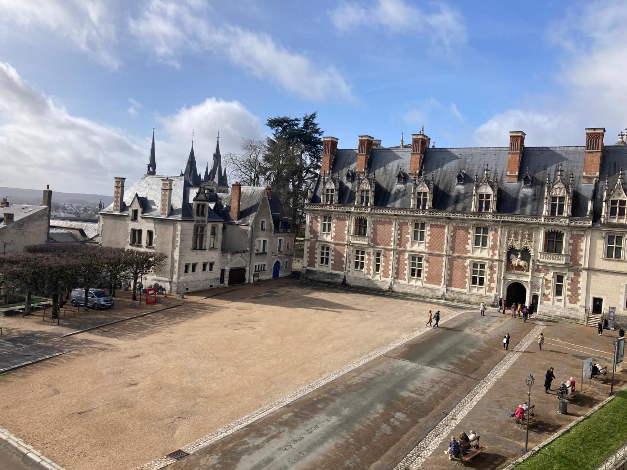Un Sejour Royal Au Calme Lägenhet Blois Exteriör bild